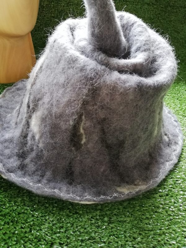 chapeau atypique en laine feutrée à la main