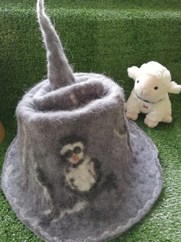 chapeau pointu avec chouette en laine