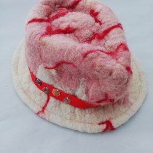chapeau en laine rose et rouge
